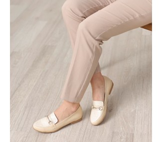 MOCASIN BOUDICA DORA BEIGE VINCHA C/HERRAJE DET CROCO