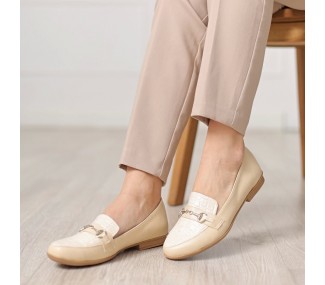 MOCASIN BOUDICA DORA BEIGE VINCHA C/HERRAJE DET CROCO